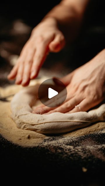 Pizza Making Video, Bread Making Videos, Pizza Dough Video, Pizza Photoshoot, Perfect Pizza Dough Recipe, Pizza Preparation, Home Made Puff Pastry, Stretching Video, Pizza Video