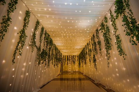 Indian Wedding Night, Rooftop Wedding Decor, Wedding Tunnels, Pathway Decor, Rooftop Wedding Ceremony, Wedding Walkway, Entrance Arch, Indian Wedding Theme, Night Decor