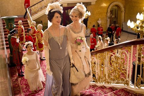 Downton Abbey Ending Great Fashion Moments | Footwear News Downton Abbey Costumes, Downton Abbey Movie, Downton Abbey Series, Elizabeth Mcgovern, Julian Fellowes, Downton Abbey Fashion, Downton Abby, Lady Mary, Costume Drama