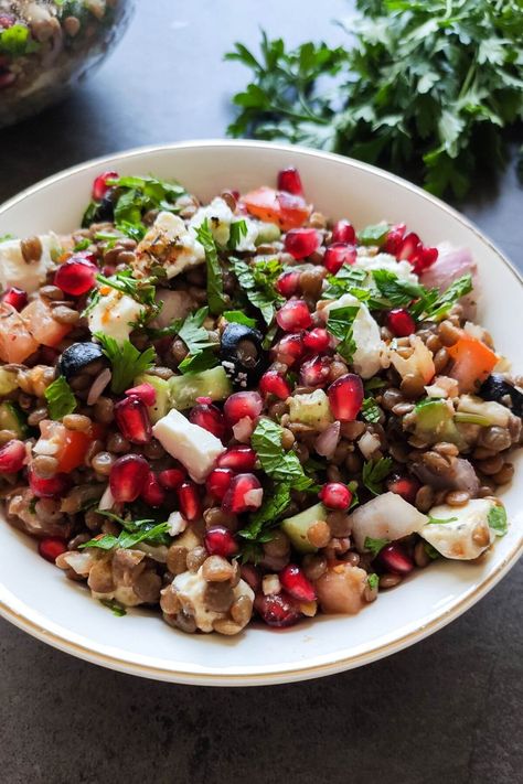 Lebanese Lentil Salad, Lentil Recipes Salad, Easy Lentil Recipes, Mediterranean Lentil Salad, Hellofresh Vegetarian, Lentil Recipes Easy, Hearty Salad Recipes, Teacher Lunches, Lentil Salad Recipes