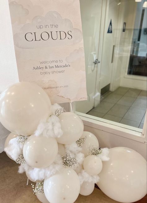 Cloud Theme Party, Cloud Baby Shower Theme, Babby Shower, Cloud Party, Up In The Clouds, Cloud Theme, Classy Baby Shower, Bridal Shower Inspo, Baby Shower Theme Decorations