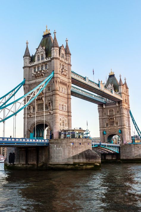 London Bridge Photography, Tower Of London Aesthetic, Tower Bridge London Photography, London Bridge Aesthetic, London Monuments, British Landmarks, London Bridges, London Tower Bridge, London England Travel