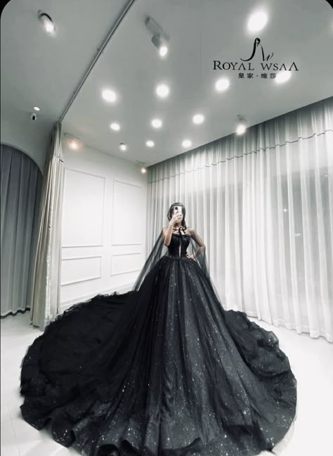 Black Quince Dress, Gowns Aesthetic, Black Wedding Gowns, Cape Wedding Dress, Wedding Dresses Cinderella, Gowns Dresses Elegant, Quince Dress, Princess Ball Gowns, Glamour Dress