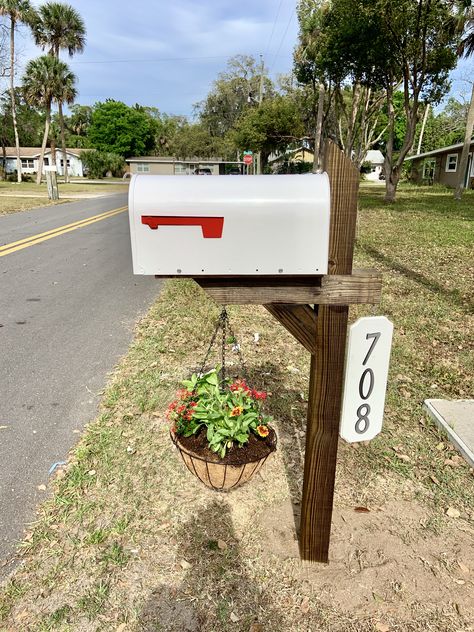 Mailbox With Hanging Basket, Address Flower Box Diy, Mailbox Hanging Basket, Plastic Mailbox Ideas, Mailbox With House Numbers, Mailbox Address Ideas, Mailbox With Planter, Mailbox Decorating Ideas, Diy Mailbox Ideas