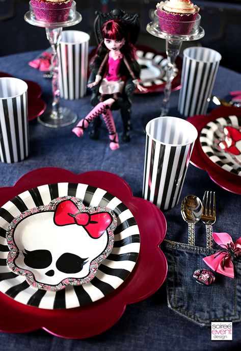 Monster High Party Ideas, Monster High Theme Party Ideas, Monster High Halloween Party, Monster High Pyjama Party, Monster High Party Decorations, Monster High Centerpieces Ideas, Monster High Sweet 16 Party, Monster High Decorations, Monster High Bedroom