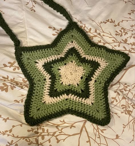 Crochet Star Bag Pattern, Star Bag Pattern, Star Crochet Bag, Crochet A Star, Crochet Star Bag, Crochet Space, Star Bag, Easy Crochet Hat, Crochet Star