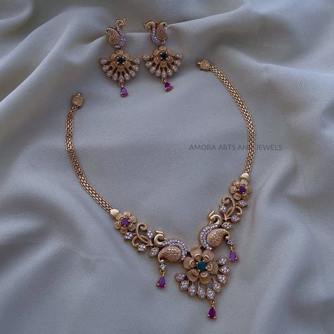 Amora Arts and Jewels on Instagram: “Antique Short Necklace!!! ₹1250 PRODUCT CODE: AMOR0897 Check out my product! https://www.amoraartsandjewels.com/ FOR ORDERS AND…” Green White Outfit, Gold Hoop Earrings Style, Indian Gold Necklace Designs, Bridal Jewelry Sets Brides, Neck Pieces Jewelry, New Gold Jewellery Designs, Fancy Jewelry Necklace, Pretty Jewelry Necklaces, Gold Jewelry Simple Necklace