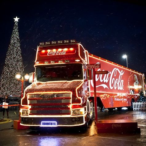 Christmas Day Aesthetic, Merry Christmas Aesthetic, Happy New Year Aesthetic, Coca Cola Santa, Coca Cola Christmas, Christmas Dreaming, Xmas Wallpaper, Christmas Feeling, Warm Christmas