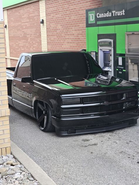 Silverado Truck Lowered, Lowered Chevy Trucks, Dropped Trucks Chevy, All Black Cars, Silverado 1998, 454 Ss Truck, Dream Car Bmw, Drawing Truck, Chevy Silverado Single Cab