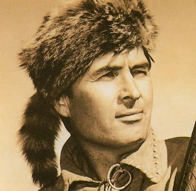 Fess Parker, Heroes Wiki, Tv Miniseries, Davy Crockett, Daniel Boone, Disney Blog, Swimsuit With Shorts, Fun Photos, Star Show