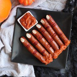 Creepy Whole30 Witch Fingers - Paleo, gluten-free, dairy-free. Fun and easy Halloween themed dish! Hot Dog Fingers, Finger Hot Dogs, Healthy Easter Snacks, Gluten Free Hot Dogs, Witch Fingers, Finger Snacks, Easy Halloween Snacks, Dairy Free Frosting, Witches Fingers