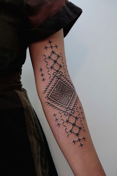 Symmetrical Tattoo Designs Inner Elbow Tattoos, Symmetrical Tattoo, Elbow Tattoo, Female Tattoos, Sacred Geometry Tattoo, Geometry Tattoo, Elbow Tattoos, Geometric Tattoo Design, Geniale Tattoos