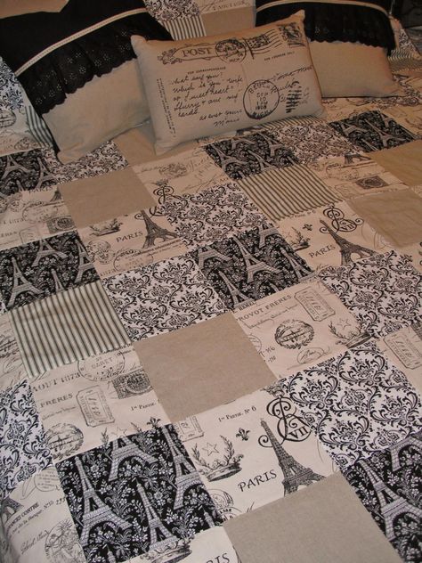 Tots touch creation Bedroom Paris, Paris Quilt, Quilt Cushion, Paris Crafts, French Quilt, Neutral Quilt, Paris Bedroom, Black And White Quilts, French Theme