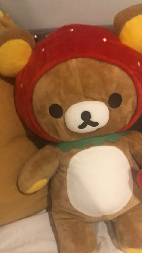 Rilakkuma Plushie Strawberry, Rillakuma Strawberry Wallpaper, Strawberry Rilakkuma, Kuromi Strawberry, Hello Kitty Teddy Bear, Rilakkuma Strawberry, Plush Aesthetic, Bear Sanrio, Cute Kawaii Bear