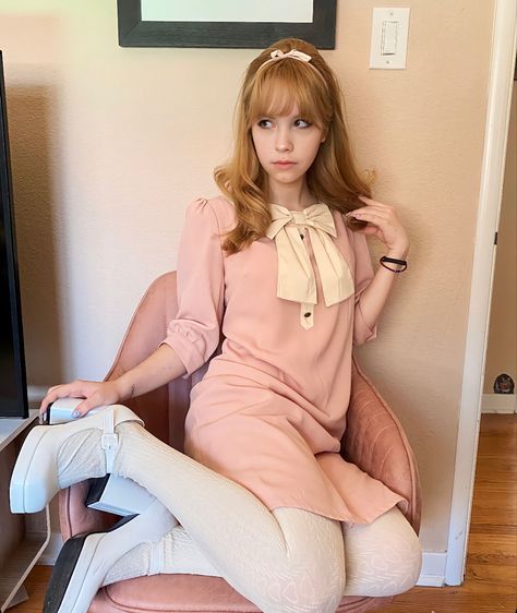 Feminine 60s Style, 60s Dolly Fashion, 60s Dolly Girl, 60s Pastel Fashion, Pink 70s Dress, 60s Female Fashion, Bright 70s Outfits, Pink 60s Aesthetic, 1950s Fall Fashion