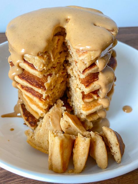 Vegan Peanut Butter Pancakes - Peanut Butter and Jilly Aesthetic Peanut Butter, Peanut Butter Syrup Recipe, Pancakes Aesthetic, Pancake Banane, Butter Syrup, Peanut Butter Pancakes, Butter Pancakes, Pretty Desserts, Peanut Butter Sandwich