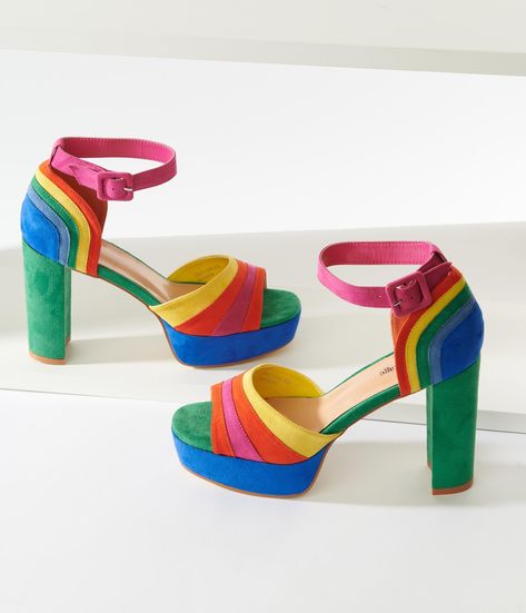 Cinderella Heels, Rainbow Heels, Rainbow Sunglasses, Pride Shoes, Dopamine Dressing, Rainbow Shoes, Boost Shoes, Vintage Rainbow, Necklace Diy