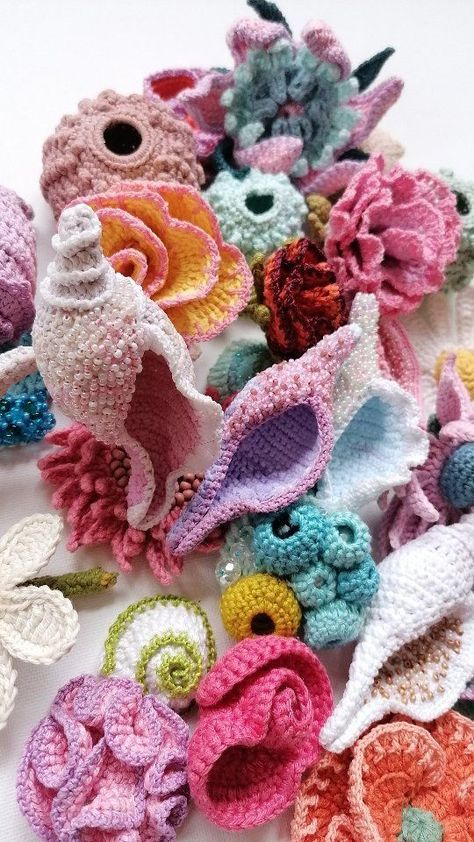 Form Crochet, Freeform Crochet, Seashell Art, Needle Arts, Tapestry Weaving, Coral Reef, Crochet Dolls, Crochet Crafts, Crochet Designs