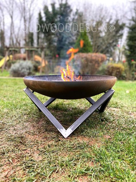 Steel Fire Pit Oldwooddesign / 60cm Diameter / Garden | Etsy Landscaping Fire Pit, Beginner Welding Projects Ideas, Bbq Aesthetic, Aesthetic Fire, Fire Pit Coffee Table, Fire Pit Gallery, Bbq Tips, Outside Fire Pits, Fire Pit Ideas