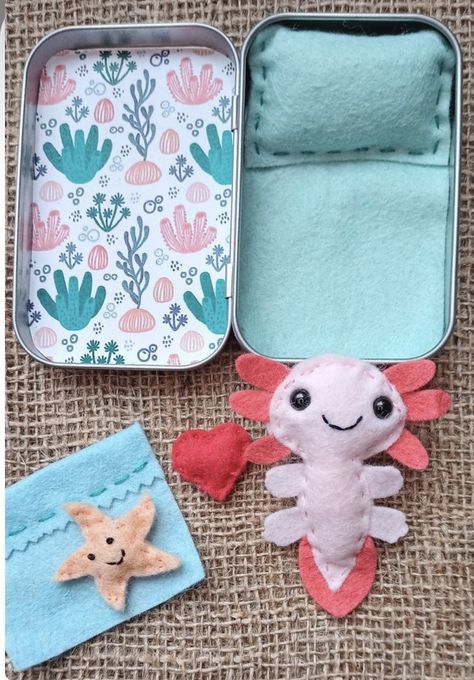 Pocket Pets Diy, Diy Small Things, Group Craft Activities, Easy Felt Crafts For Kids, Crafts To Sell At Craft Fair, Diy Funny Gifts, Diy Things To Make And Sell, Cute Little Crafts, Altoid Crafts