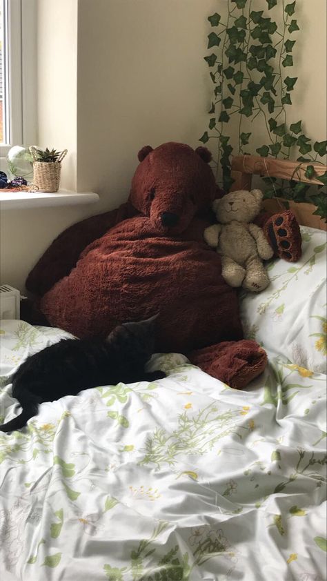 Teddy Room Ideas, Stuffed Animal Aesthetic Room, Stuffies Aesthetic Room, Ikea Stuffed Animal Aesthetic, Teddy Bear Room Aesthetic, Bear Bedroom Decor, Djungelskog Bear Aesthetic, Stuffed Animals Bedroom, Plushie Bedroom Aesthetic