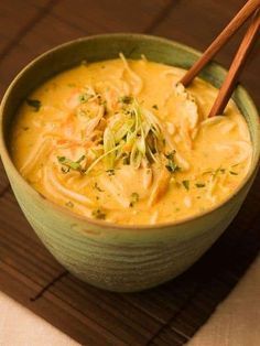 Sopas Light, Soup Aesthetic, Thai Coconut Curry Soup, Thai Coconut Chicken Soup, Soup Thai, Curry Soup Recipes, Soup Curry, Thai Coconut Chicken, Coconut Curry Soup