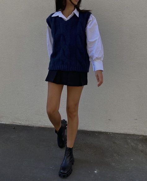 Summer Photoshoot Outfits, Black Skirt White Shirt, Blue Vest Outfit, Summer Streetwear Outfits, Blue Sweater Outfit, 6th Form Outfits, Blue Skirt Outfits, Collar Outfits, Navy Knit Sweater