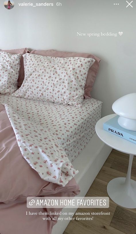 Bed Making Ideas, Room Esthetics, Cute Pink Room, Pink Bed Sheets, Pink Bed, Bed Making, College Room, Home Decor Crate, Cute Bedroom Decor