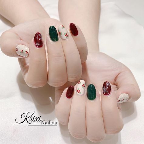 Christmas Nails Korean Style, Nails Noel, Nail Noel, Gold Gel Nails, Asian Nails, Pretty Gel Nails, Soft Nails, Best Nail Art, Colorful Nail Designs