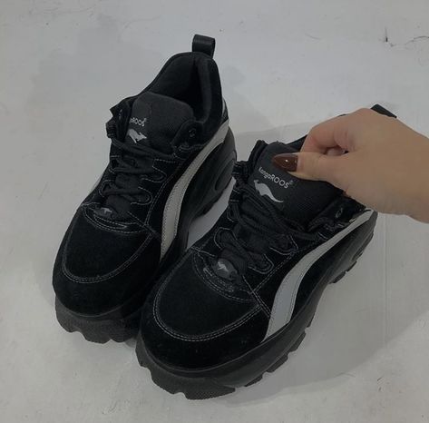 Chunky boots shoes sneakers trainers buffalos kangaroos black grey sporty grungy grunge edgy cleated Black Comfy Shoes, Chunky Black Trainers, Black Buffalo Shoes Outfit, Black Sneakers Aesthetic, Chunky Trainers Outfit, Gothic Sneakers, Black Trainers Outfit, Chunky Black Sneakers, Y2k Trainers