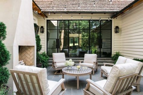 16 Stunning Transitional Patio Designs Your Backyard Desperately Needs Fire Pit Area Backyard, Transitional Outdoor Furniture, Backyard Patio Designs With Pool, Transitional Patio, Outdoor Remodel, Pool Outdoor, Outdoor Patio Space, Fire Pit Area, Modern Outdoor Furniture