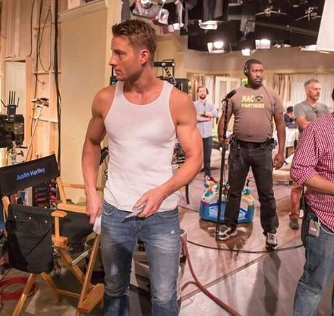 This is Us_Justin Hartley Justin Heartly, Shirtless Actors, Justin Hartley, Johnny Depp Fans, Hey Handsome, Hooray For Hollywood, Great Tv Shows, Smallville, Male Form