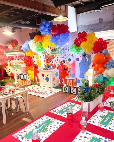 Seaseme Street Birthday Party, Sesame Street Birthday Party Ideas Boy, Elmo Birthday Party Boy, Elmo First Birthday, Elmo Birthday Party, Boys 1st Birthday Party Ideas, Baby Birthday Themes, Backyard Birthday, Sesame Street Birthday Party