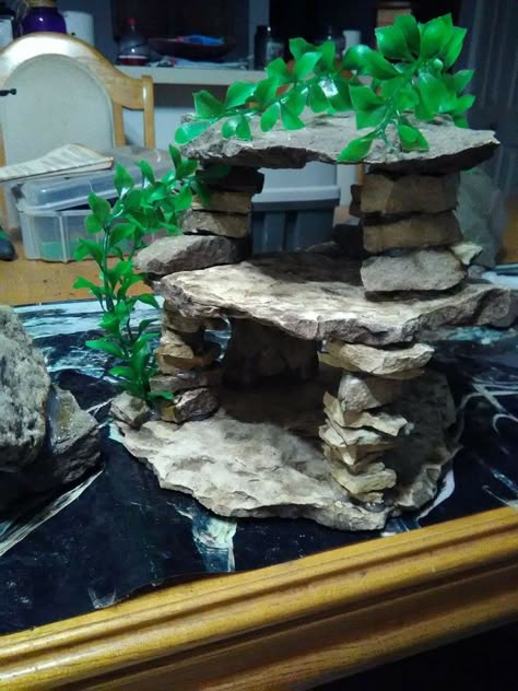 Axolotl Hides Diy, What To Do With Old Fish Tanks, Diy Fish Hideout, Diy Fish Tank Decor, Diy Fish Tank Decorations, Aquarium Decorations Diy, Homemade Aquarium Decorations, Axolotl Tank Ideas, Diy Aquarium Decor