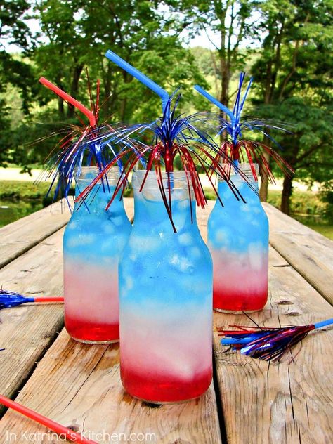 Bomb Pop Drink, Pop Drink, Layered Drinks, Drinks Recipe, Summer Cookout, Drinks Ideas, Oreo Pops, 4th Of July Ideas, Dessert Party