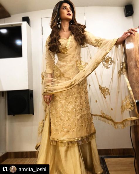 Sharara Design, Nude Outfits, Salwar Kamiz, Desi Clothes, Kurti Designs Party Wear, Jennifer Winget, Dress Indian Style, Indian Designer Outfits, Indian Attire