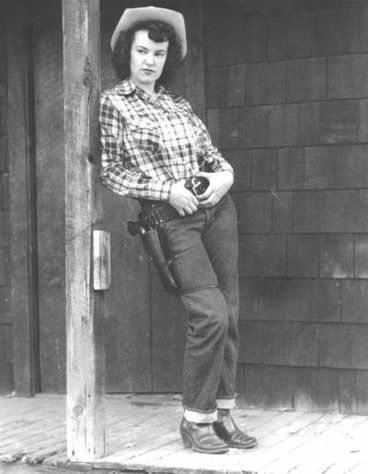 Rodeo Queen 40s Cowgirl, Redhead Cowgirl, Vintage Rodeo Pictures, 1800 Cowgirl, Western Pics, Historically Accurate Cowboy, Wild West Outlaws, Potato Girl, Rodeo Clown