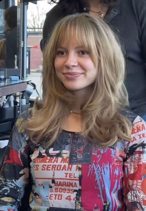 Fringe Hairstyles Layers, Wispy 70s Bangs, 70s Hair Fringe, Blonde Bangs With Layers, Layers With Bangs Haircut, 1970s Haircuts Women, Women Haircut Medium Layers, 70s Haircut Bangs, 60s Shoulder Length Hair