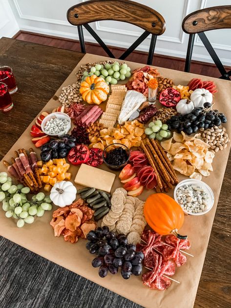 Fall Appetizer Charcuterie Board Ideas, Fall Charcuterie Board Meat And Cheese, Halloween Meat And Cheese Charcuterie Board Ideas, Fall Cheeseboard Ideas, Finger Foods Charcuterie Board, Cacutere Board Thanksgiving, Diy Fall Charcuterie Board, Kid Friendly Fall Charcuterie Board, Charcuterie Board Countertop