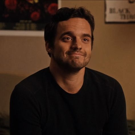 Nick Miller Cute, Jake Johnson Aesthetic, Nick Miller Icons, Nick Miller Wallpaper, Iconic Brunette Characters, Nick Miller Aesthetic, Sarcastic Brunette, Nick New Girl, Fictional Boyfriend