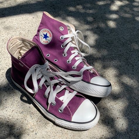 High top purple converse Purple Converse Aesthetic, Dark Purple Converse, Violet Converse, Purple Items, Cool Converse, Converse Design, Converse Aesthetic, Purple Converse, Cute Converse