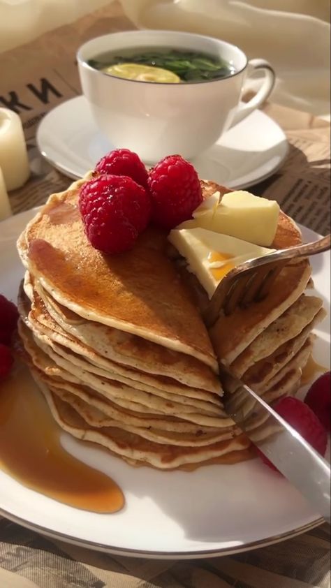 Hotcakes Aesthetic, Protein Pancakes Recipes, Pancake Mix Recipes, Cozy Weekend, Fresh Berries, Sweet Cakes, Food Diary, Food Obsession, Food App