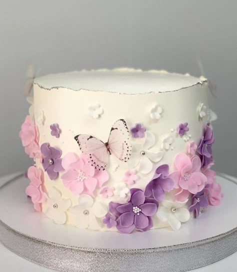 Baby Shower Cake Ideas, Purple Cakes Birthday, Baked Dessert, Butterfly Birthday Cakes, Birthday Cake With Flowers, Cake Decorating Piping, Cake Decorating Frosting, Cake Decorating Ideas, Creative Birthday Cakes