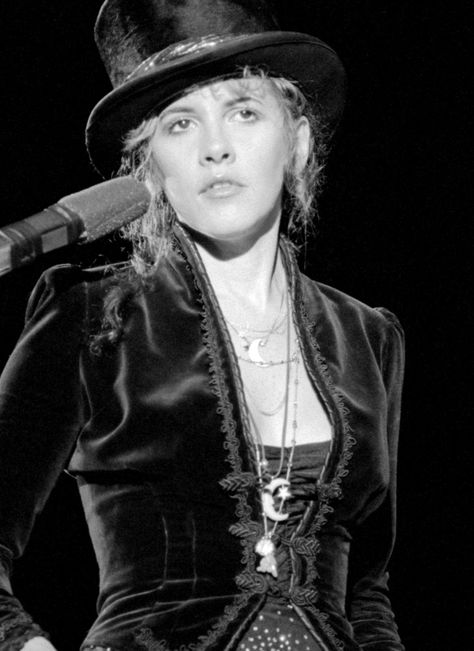 Stevie Nicks Stevie Nicks Costume, Stephanie Lynn, Stevie Nicks Style, Stevie Nicks Fleetwood Mac, Fashion 70s, Women Of Rock, Janis Joplin, Witchy Woman, Stevie Nicks