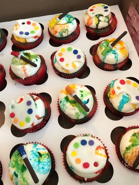 INSTA @ envycupcakes Paintbrush Cupcakes, M M Cupcakes, Art Cupcakes, Artist Cake, Artist Birthday, Party Cupcakes, Painting Brushes, Zoo Birthday, Creative Cupcakes