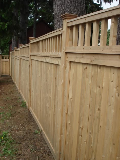 Cedar Fence Design Ideas, Fence Lattice Topper, Wood Privacy Fence Ideas, 8ft Fence, Wooden Privacy Fence, Backyard Fencing, Privacy Fencing, Wood Privacy Fence, Wood Fence Design