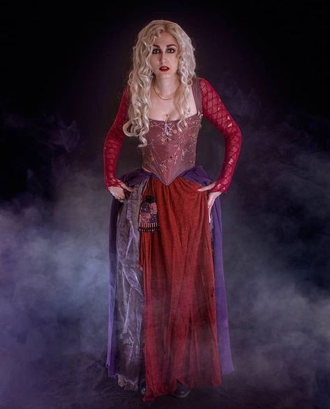 Hocus Pocus Blonde Witch, Sara Sanderson Costume, Witches In Movies, Sarah Sanderson Outfit, Sarah From Hocus Pocus Costume, Hocus Pocus Dress To Impress, Sarah Hocus Pocus Costume, Hocus Pocus Cosplay, Sarah Hocus Pocus