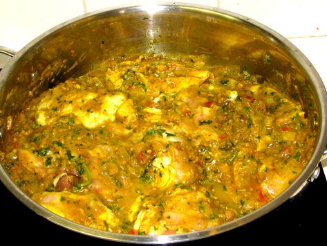 West Indian Curry, Chicken Roti Recipe, West Indian Food, Indian Curry Chicken, Chicken Roti, Indian Chicken Curry Recipe, Curry Chicken Recipe, Indian Chicken Curry, Carribean Food