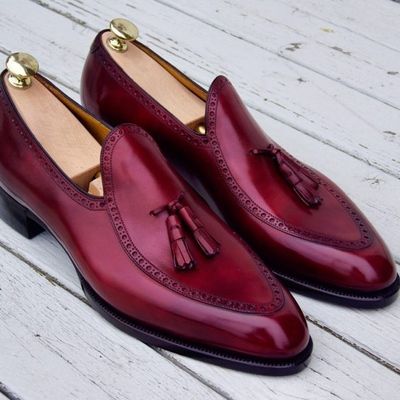 Fashion Shoes For Men, Men Party, Business Casual Shoes, Shoes To Buy, Oxford Brogues, Maroon Leather, Moccasins Mens, Handmade Leather Shoes, Moccasins Shoes