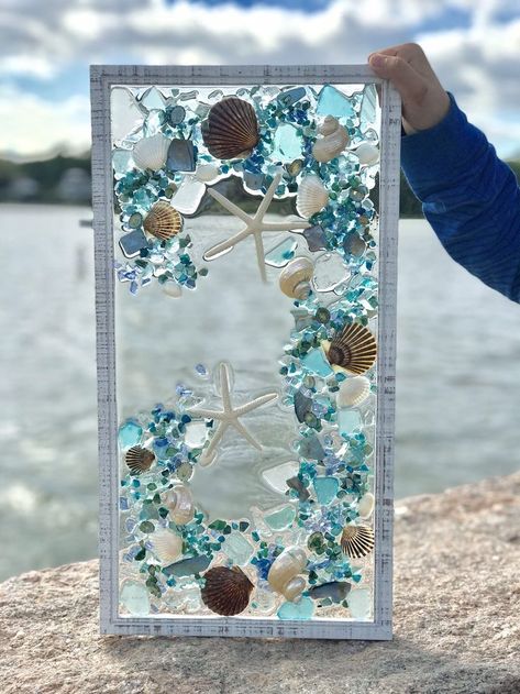 Sea Glass Window Art, Beach Window, Sea Glass Window, Sea Glass Mosaic, Sea Glass Art Projects, Coastal Wreath, Beach Glass Crafts, Art Coquillage, Glass Window Art